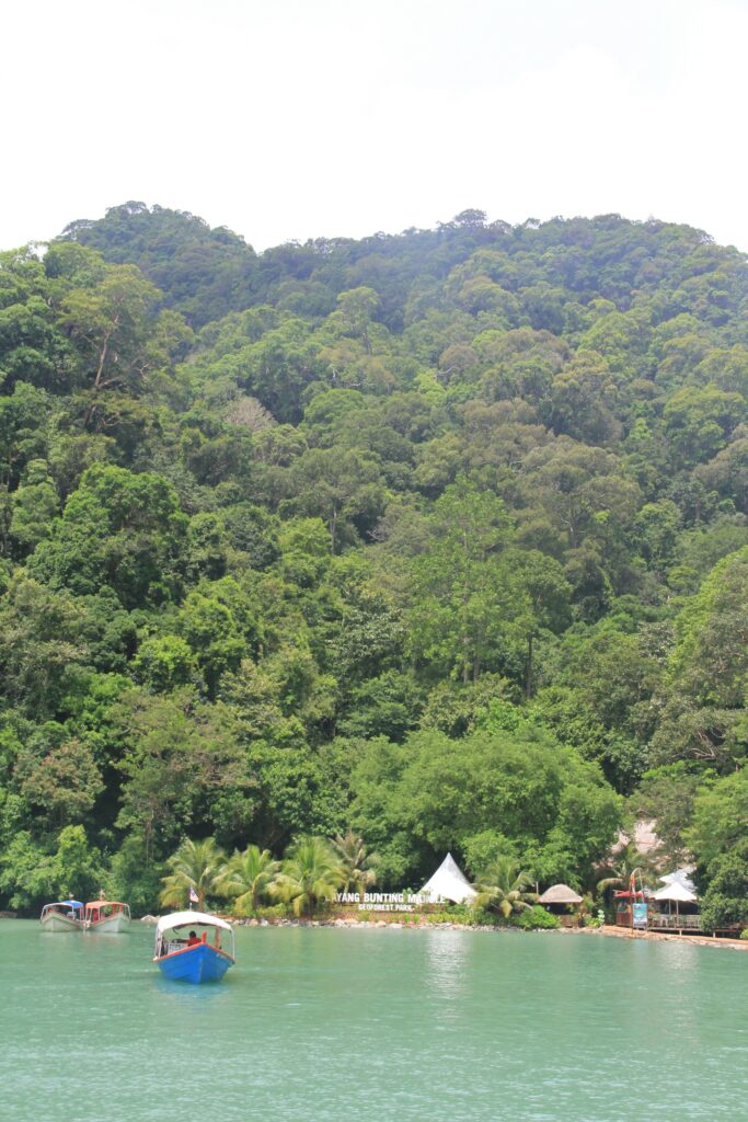 Menjelajahi Keindahan Alam